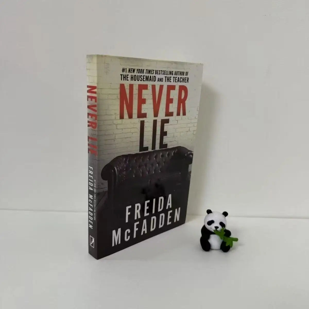 The Crash、 The Teacher、The Boyfriend、Never Lie By Freida McFadden Paperback Book in English